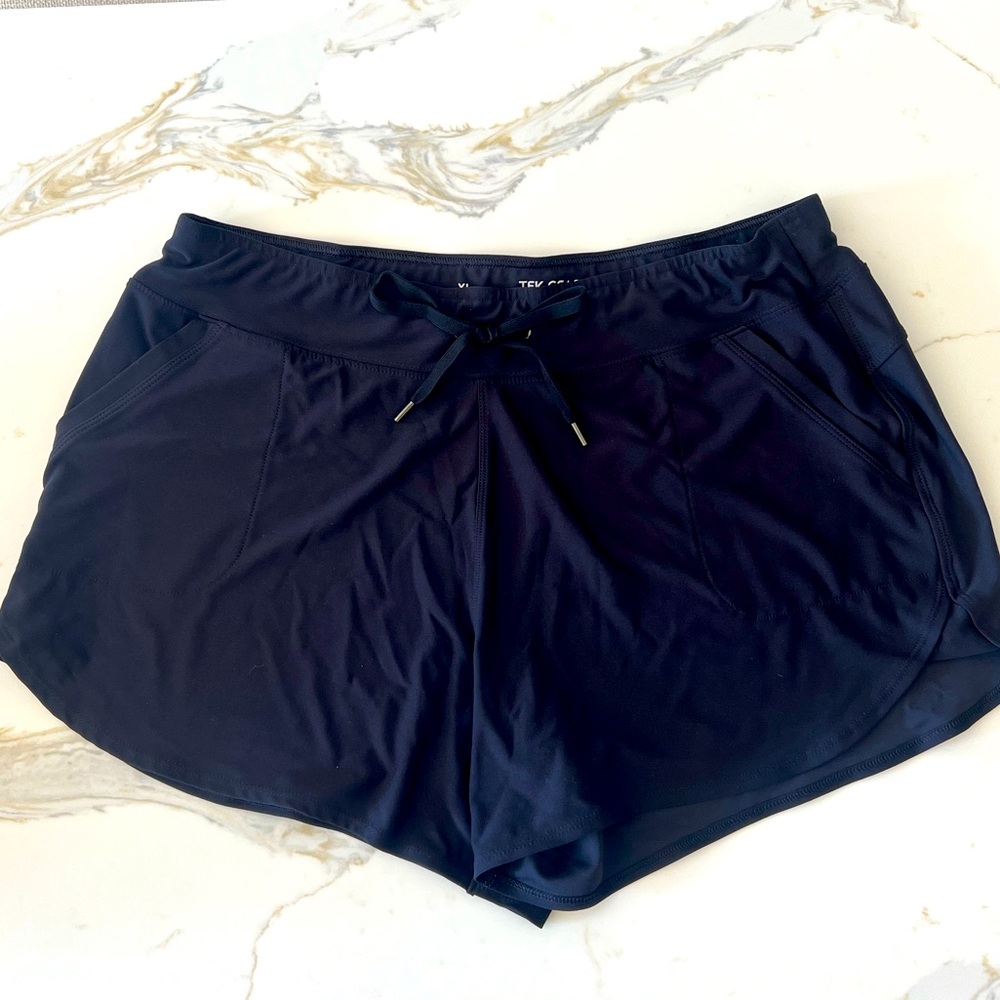 Tek Gear On The Go shorts with pockets